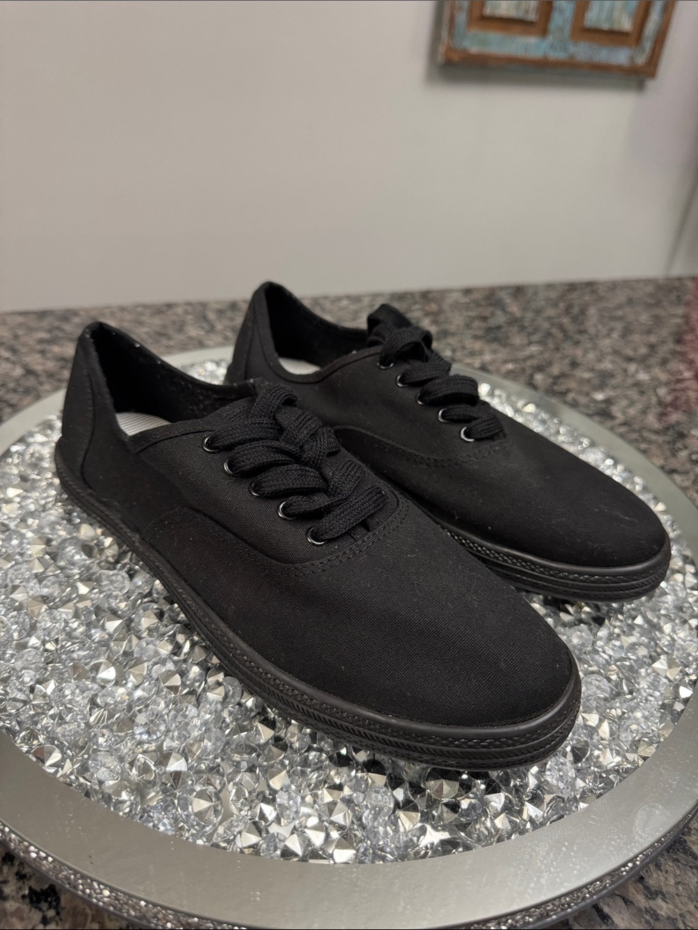 Universal Thread Black Canvas Lace-Up Sneakers Like New
